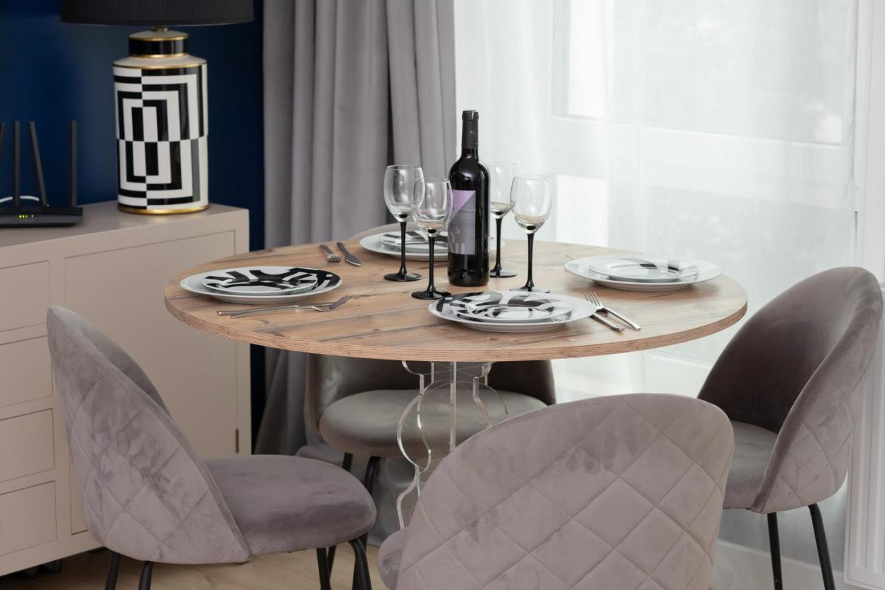 Stylish Atol Apartment With Free Parking In The Heart Of Gdansk By Noclegi Renters Ngoại thất bức ảnh